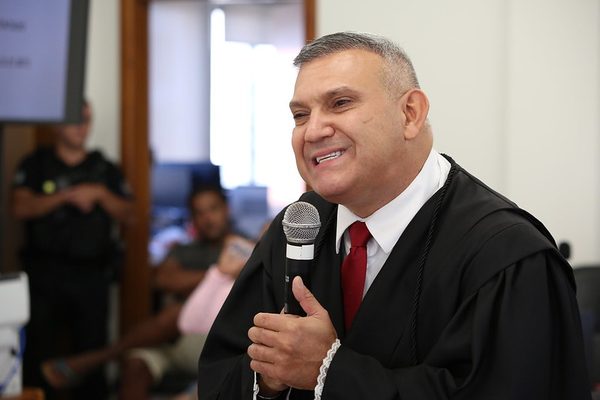 Luiz Paulo sorrindo